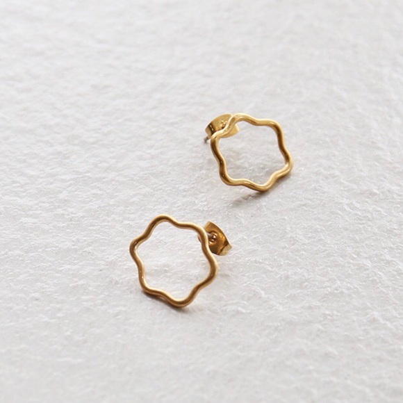 Madewell Jewelry - NWOT Madewell Wobbly Circle Stud Earrings